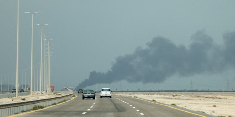 Stakingen in Saoedi-Arabië en Israël doen olieprijs stijgen