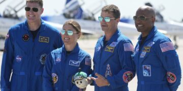 Astronauten in quarantaine doen Q&A voor Artemis II maanmissie.