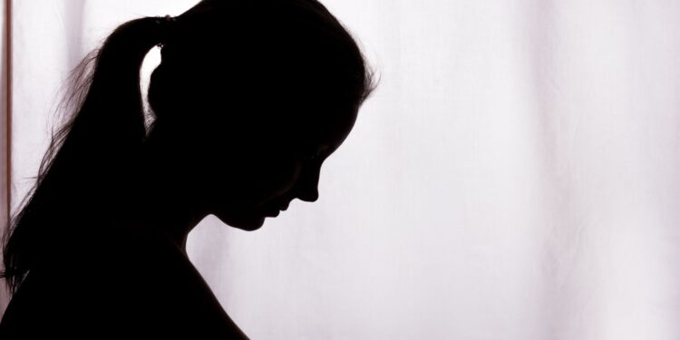 Dochter stuurt naaktfoto’s naar verkeerde persoon tijdens online gesprek