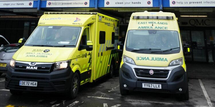 Wes Streeting dreigt met opheffen van slecht presterende NHS-trusts vanwege lage tevredenheid.