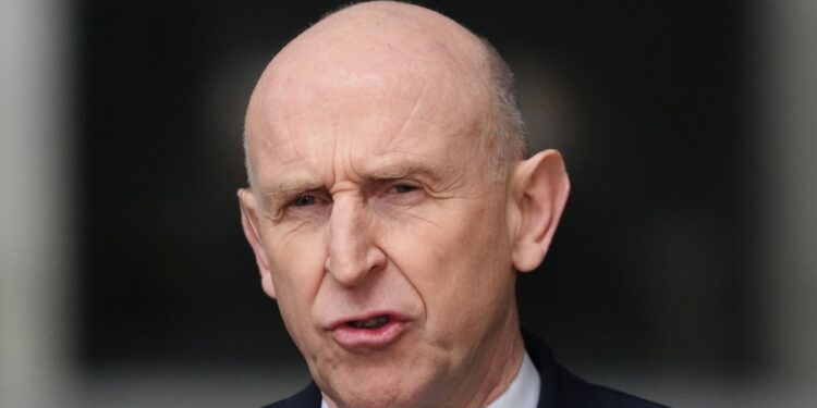 Defensiesecretaris onthult operaties in Midden-Oosten, inclusief neerhalen Iraanse drones