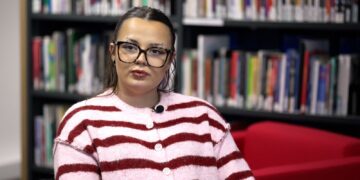 Overlevende deelt schokkend verhaal over online kindermisbruik bij onthulling van stijgende criminaliteit.