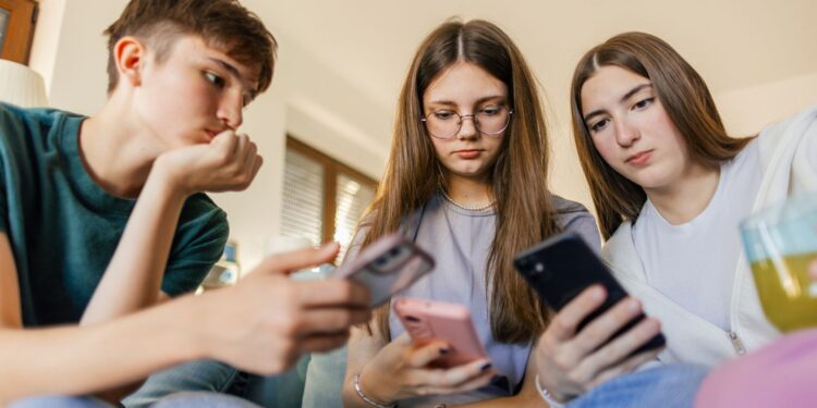 Risico’s van sociale media voor kinderen niet eenvoudig verboden