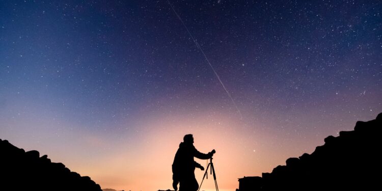Eerste Britse mobiele netwerk verbonden met Elon Musk’s Starlink-satellieten
