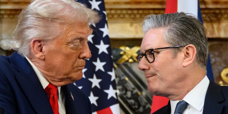 Trump valt Starmer aan over Iran-oorlog: PM houdt vol.