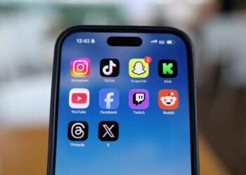 Kleine storingen: sociale media in de war