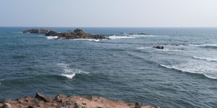 Tientallen doden bij zinken Iraans oorlogsschip