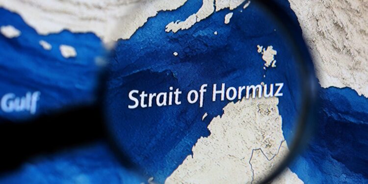 Iran schaft informele tolheffingen in Straat van Hormuz op voor miljardenbedrag