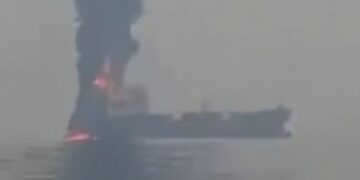 Aanval op tanker bij Hormuz: vier gewonden en schip verlaten
