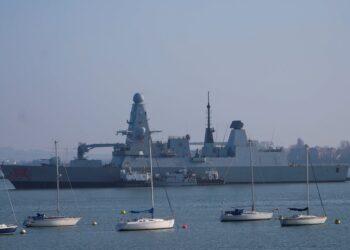 HMD Dragon’s overgang naar Cyprus uitgesteld voor reparaties van 9 tot 5