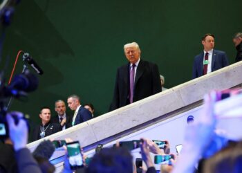 Trump eist onvoorwaardelijke overgave van Iran voor deal.