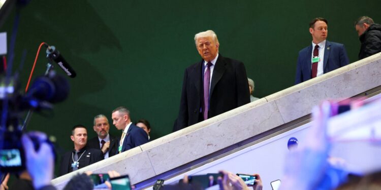 Trump eist onvoorwaardelijke overgave van Iran voor deal.