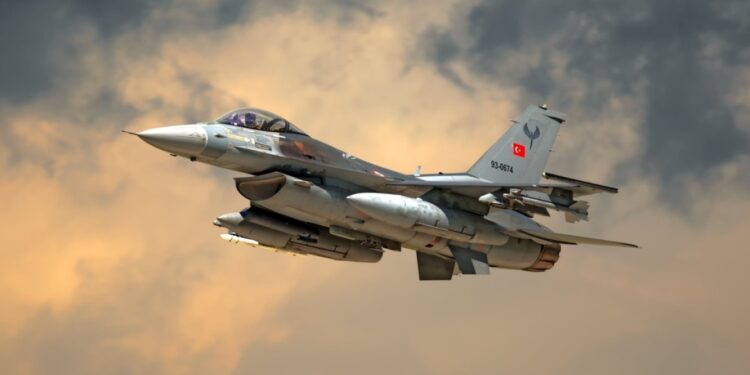 Turkije stuurt F-16’s en luchtverdediging naar Cyprus