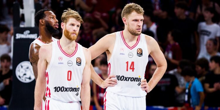 Problemen met Ολυμπιακός: Γουόκαπ en Βεζένκοβ blijven buiten de selectie