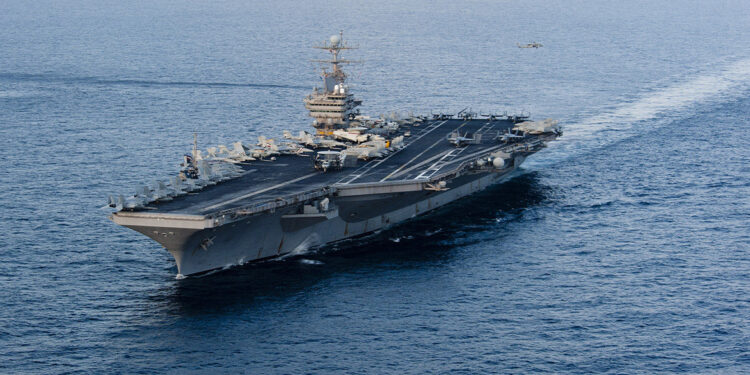 Revolutionaire Garde treft vliegdekschip Abraham Lincoln