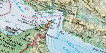 Tankerbrand in Straat van Hormuz door twee Iraanse drones