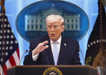 Trump dreigt met militaire actie tegen Iran zonder deal.