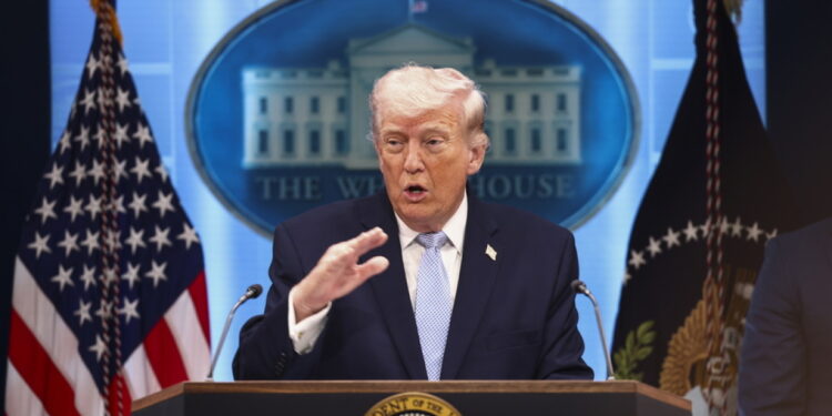 Trump dreigt met militaire actie tegen Iran zonder deal.