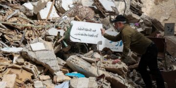 Aoun dreigt met straffen voor aanval op VN-vredeshandhavers – Hezbollah tegen Israëlische onderhandelingen