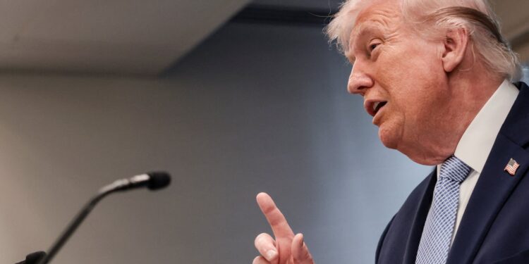 Trump bekent wapenlevering aan Iraanse dissidenten, Koerden hielden ze vast