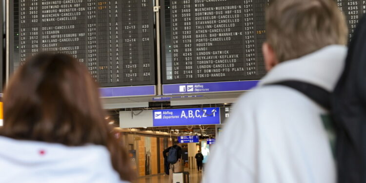 Vertragingen op Europese luchthavens door nieuw entry-exit-systeem voor niet-EU-passagiers
