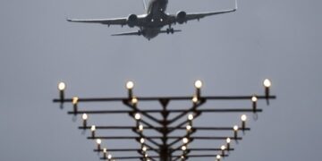 Iraanse luchtruim deels open na oorlog