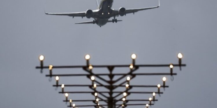 Iraanse luchtruim deels open na oorlog