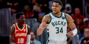 De Bucks van de NBA onder de loep voor Giannis Antetokounmpo’s beheer.