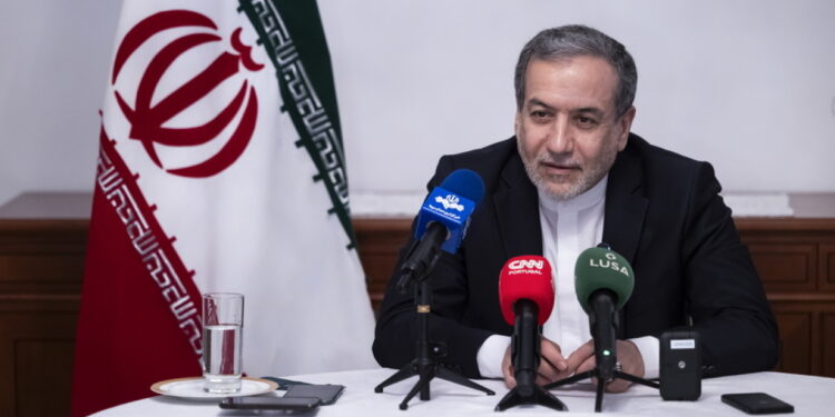 Aragatsi en Lavrov bespreken staakt-het-vuren en veiligheid Straat van Hormuz