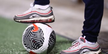 Schokkende veranderingen in voetbal: afschaffen rode kaarten en teams uit kleine steden – wedstrijden van 50 minuten