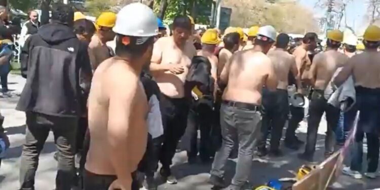 Traangasincidenten bij stakende mijnwerkers in Ankara