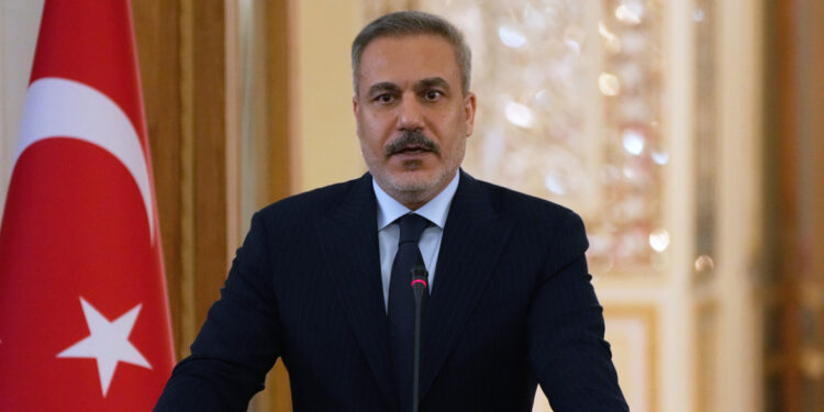 Turkije overweegt deelname aan ontmijning Straat van Hormuz, zegt Fidan