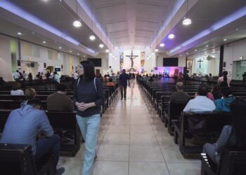 Paasdiensten geannuleerd in Dubai vanwege onvoorziene omstandigheden.