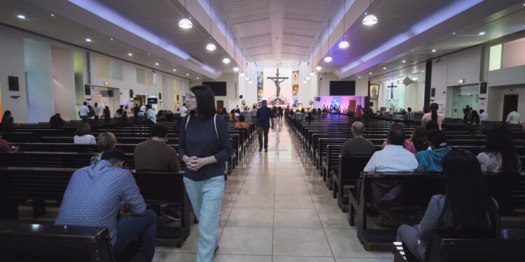 Paasdiensten geannuleerd in Dubai vanwege onvoorziene omstandigheden.