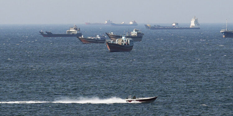 IRGC dreigt met sluiting Straat van Hormuz, Trump weigert toe te geven