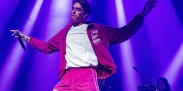 Jinek interviewt verwaande Antoon: Johan Derksen is niet onder de indruk.