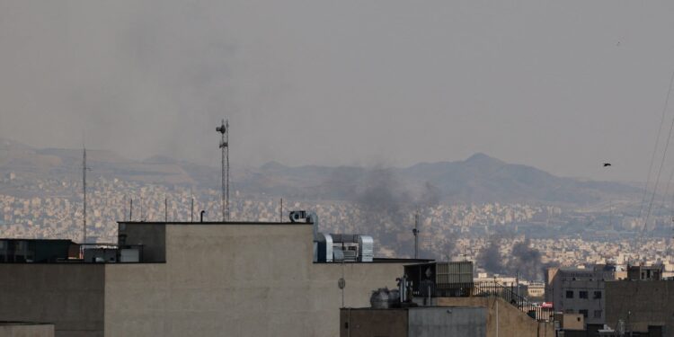 IDF lanceert uitgebreide luchtaanvallen op doelwitten Teheran’s regime