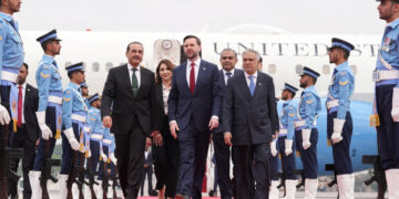 Vance keert zonder deal terug naar de VS na mislukte onderhandelingen met Iran