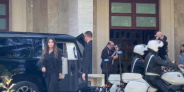 Ontmoeting tussen Kimberly Guilfoyle en Eddie Rama in Tirana