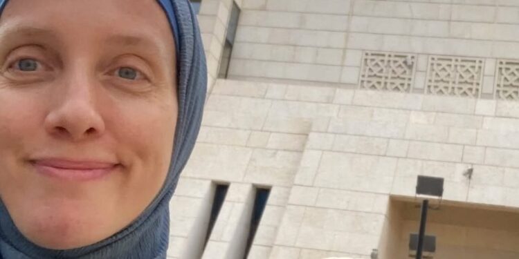 Iraakse Kataeb Hezbollah laat Amerikaanse journalist Shelly Kittleson vrij