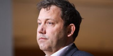 Duitsland voelt impact oorlog tegen Iran, blijft neutraal.