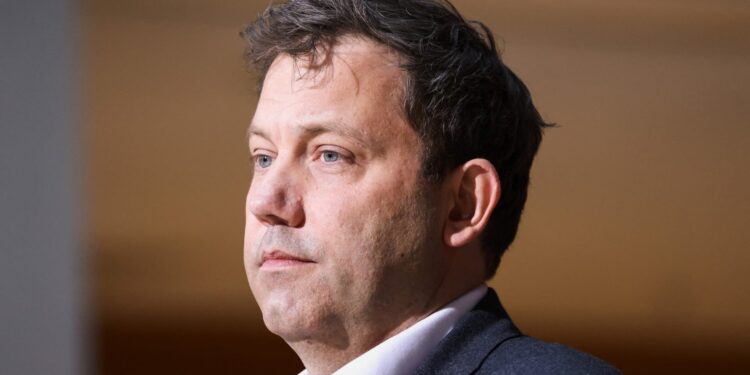 Duitsland voelt impact oorlog tegen Iran, blijft neutraal.