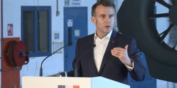 Macron reageert op Trumps opmerking over zijn vrouw.