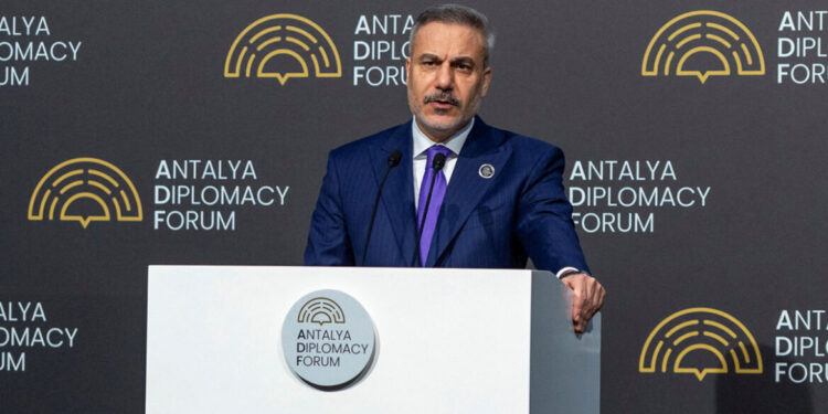 Fidan beschuldigt Griekenland en Cyprus van militair bondgenootschap met Israël