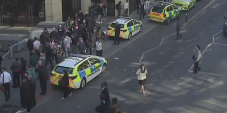 Treinstation Londen ontruimd vanwege vermoedelijk gaslek: Passagiers onwel