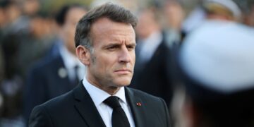 Macron beschuldigt Trump van ondermijnen NAVO-kracht