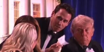 Mentalist tussen Trump en Melania tijdens aanval: Oz Pearlman