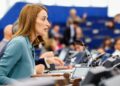 Europees Parlement keurt stemmen bij volmacht goed voor zwangere leden.