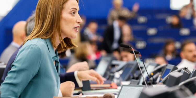 Europees Parlement keurt stemmen bij volmacht goed voor zwangere leden.