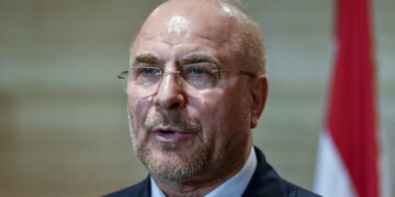 Iraanse parlementsvoorzitter spot met VS: “Op zoek naar piloten na regimeverandering”